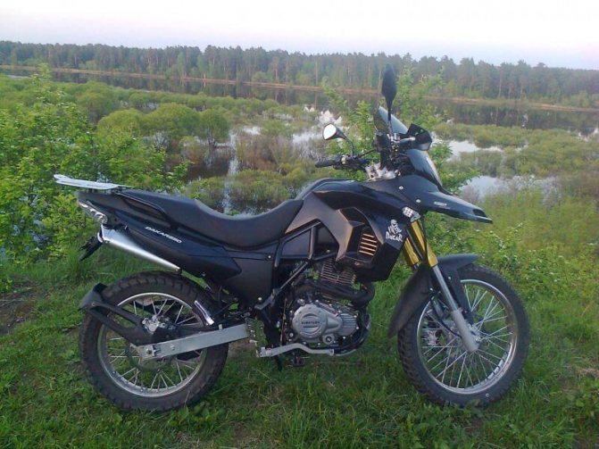 Черный bm 250 dakar