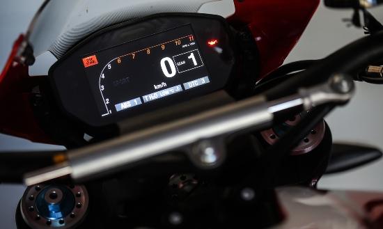 Экран приборной панели и шрифты стали четче