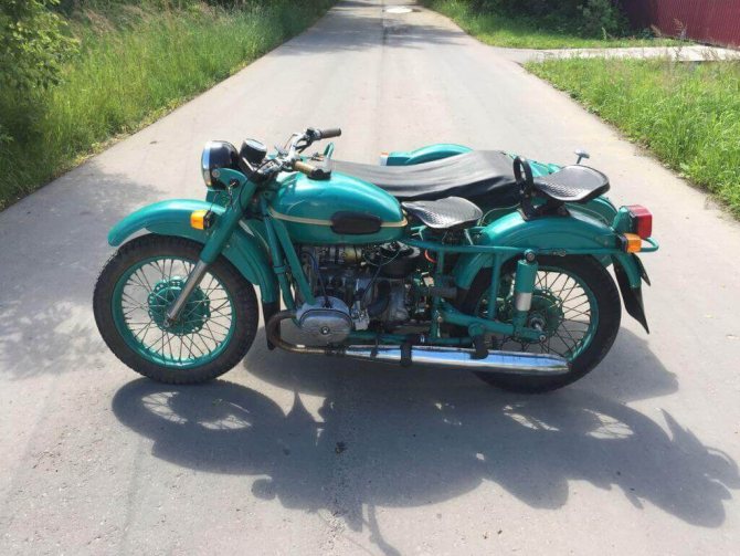 Фото Урал М-67-36 вид сбоку