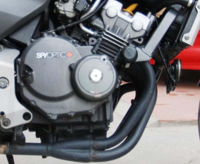 Хонда CB 250 F Hornet - станет идеальным вариантом для новичков