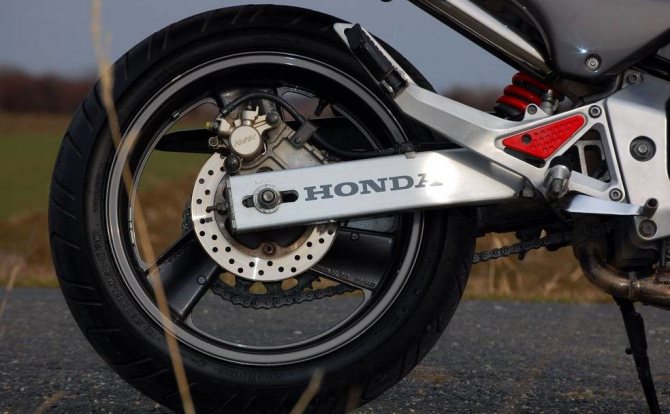 Хонда CB 250 F Hornet - станет идеальным вариантом для новичков