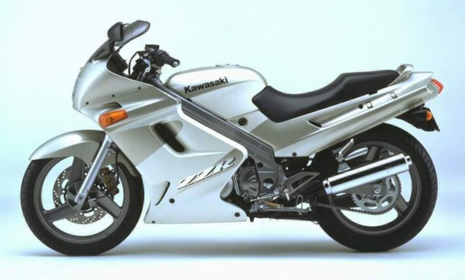 Kawasaki ZZR 250 2000 года выпуска
