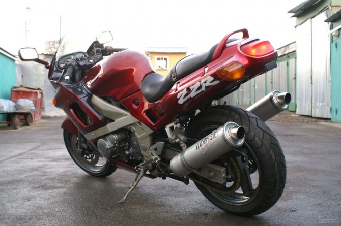 Kawasaki ZZR 400 фото сзади
