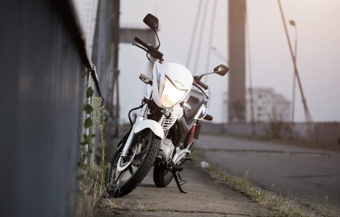 Мотоцикл Honda CB 125 - типичный байк для городской среды