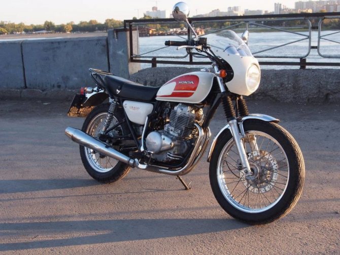 Мотоцикл Honda CB 400 SS