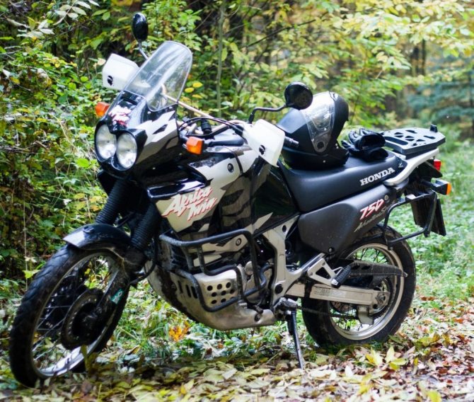 Мотоцикл Honda XRV 750 Africa Twin - легендарный туристический эндуро
