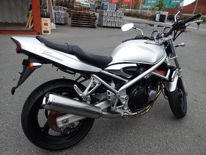 Серебристый suzuki gsf250 bandit