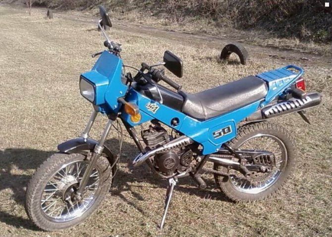 Синий мопед Пилот фото