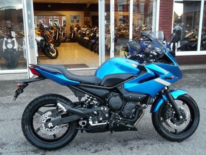 Синяя ямаха xj6
