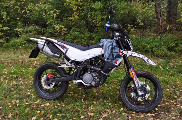 Stels Trigger 125 в лесу