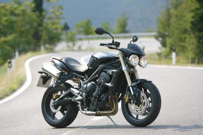 Triumph Street Triple 675 вид спереди