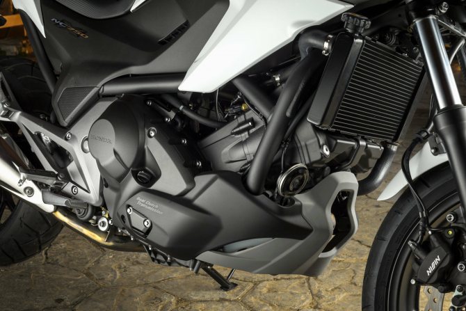 Удобный турист Хонда NC750X с коробкой автомат
