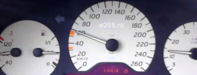 Фото панель приборов мерседеса CLK 320