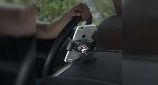 Как закрепить смартфон в автомобиле 4
