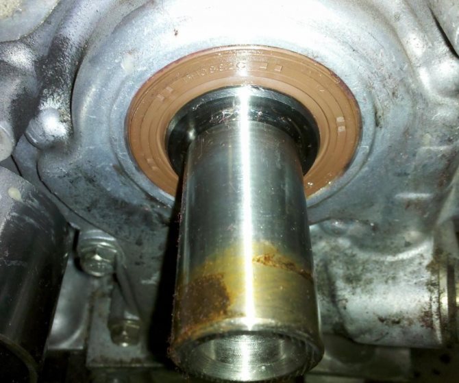 Коленвал и сальник