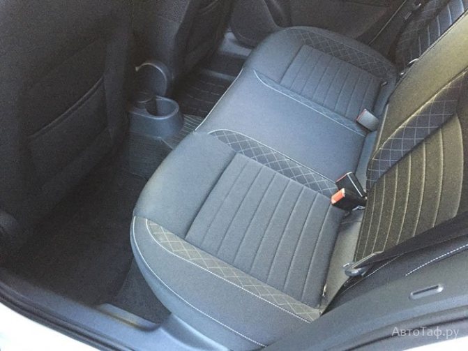 Skoda Rapid пассажирский задний ряд
