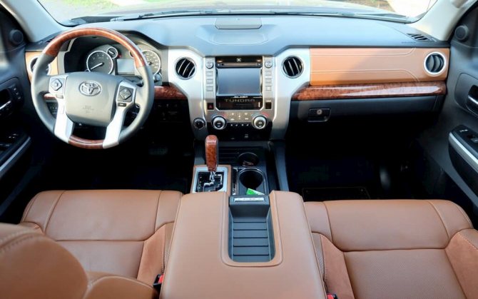 Тойота тундра салон