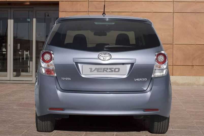 тойота версо 2009 год