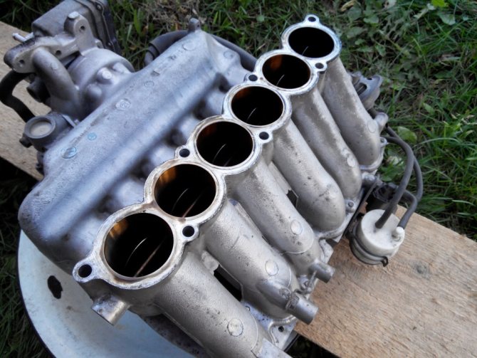 Впускной коллектор